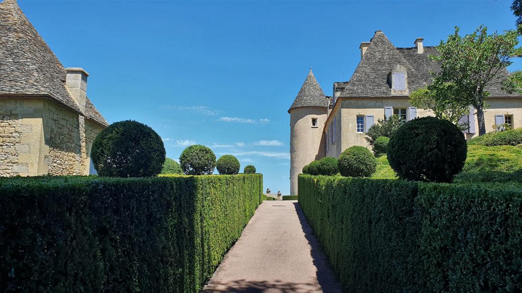 Weg vom Eingang zum Schloss Marqueyssac 