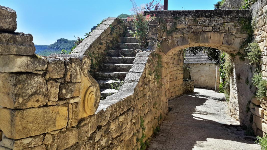 Weg durch das obere Dorf La Roque-Gageac