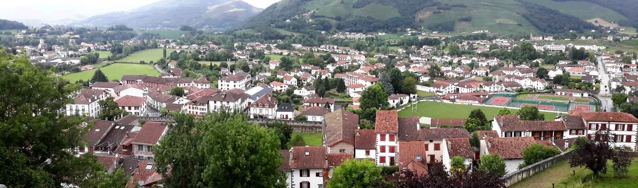 Blick von der Zitadelle auf die Stadt Saint-Jean-Pied-de-Port