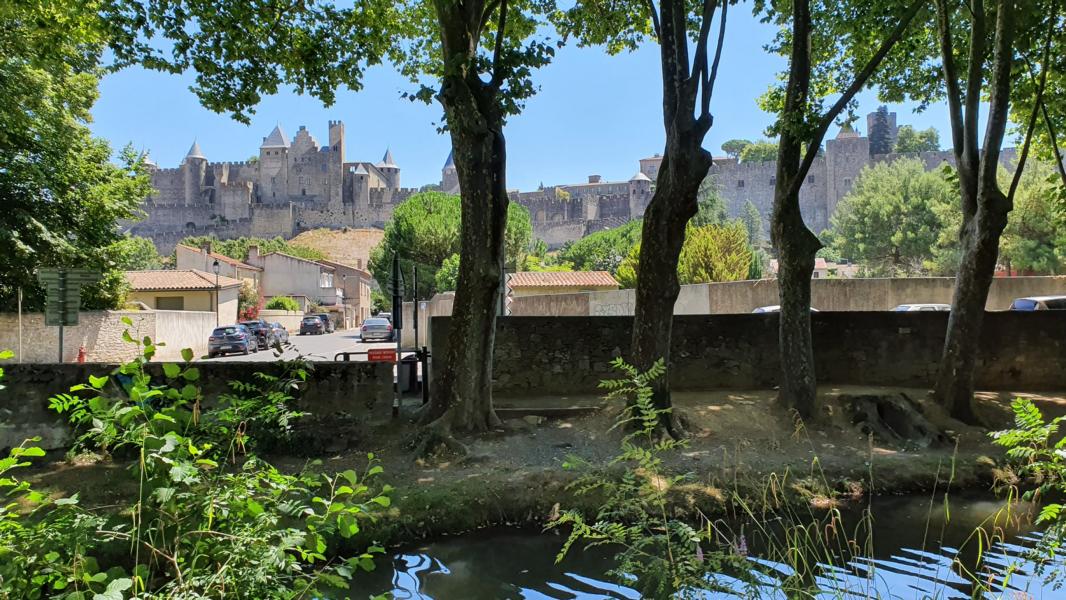 Blick auf die Cité von Carcassonne von der Talstadt