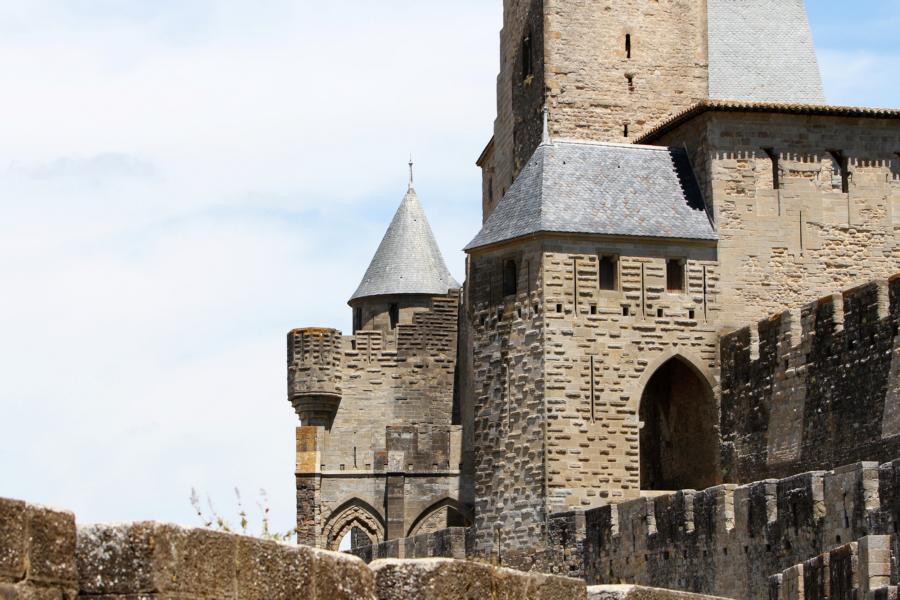 Gebäude am Außenring der Festung