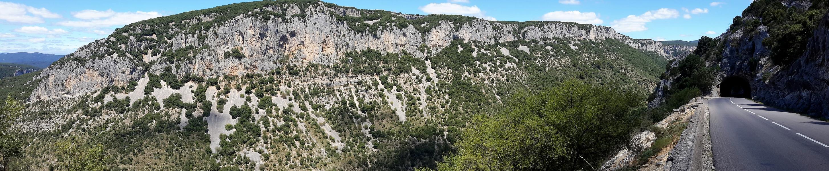 Auf dem Weg zur Grotte de St. Marcel.