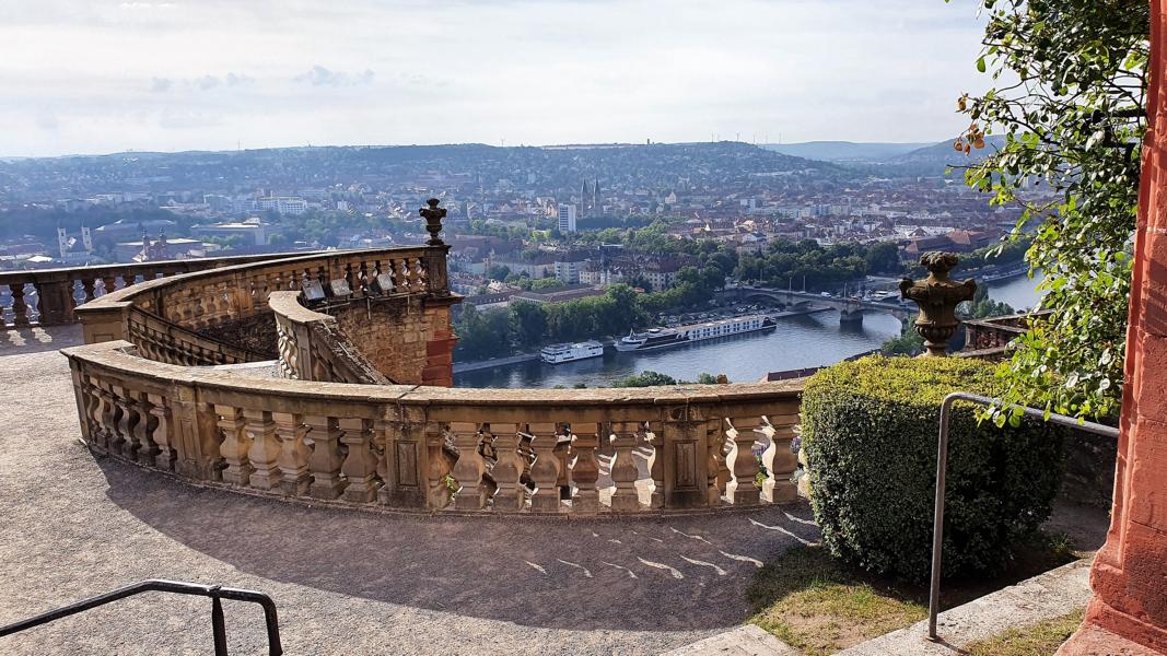 Blick vom Fürstengarten auf Würzburg