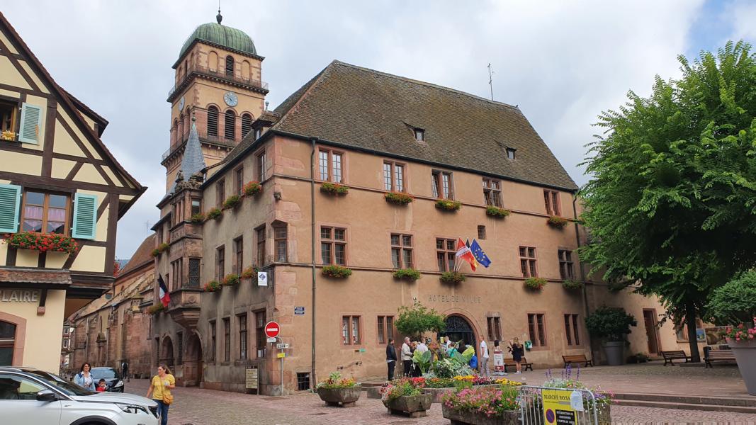 Rathaus in Kaysersberg, das im Renaissance-Stil erbaut wurde.