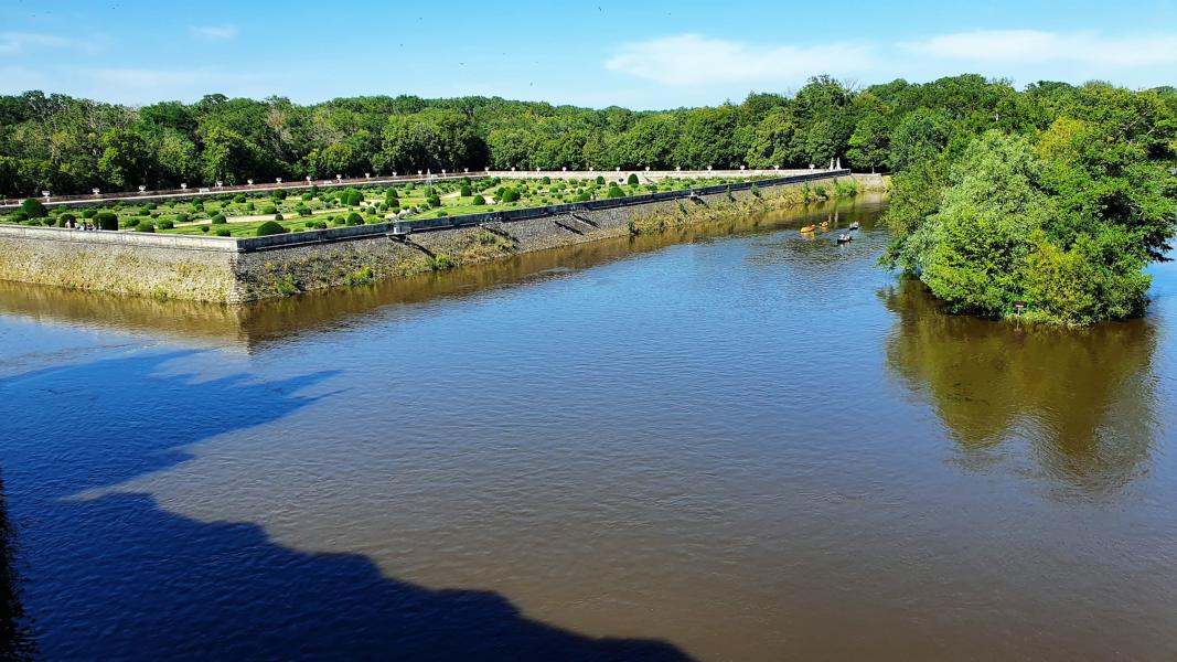 Die höher liegenden Terrassen des Gartens der Diana von Poitiers schützen vor dem Hochwasser des Flusses Cher. 