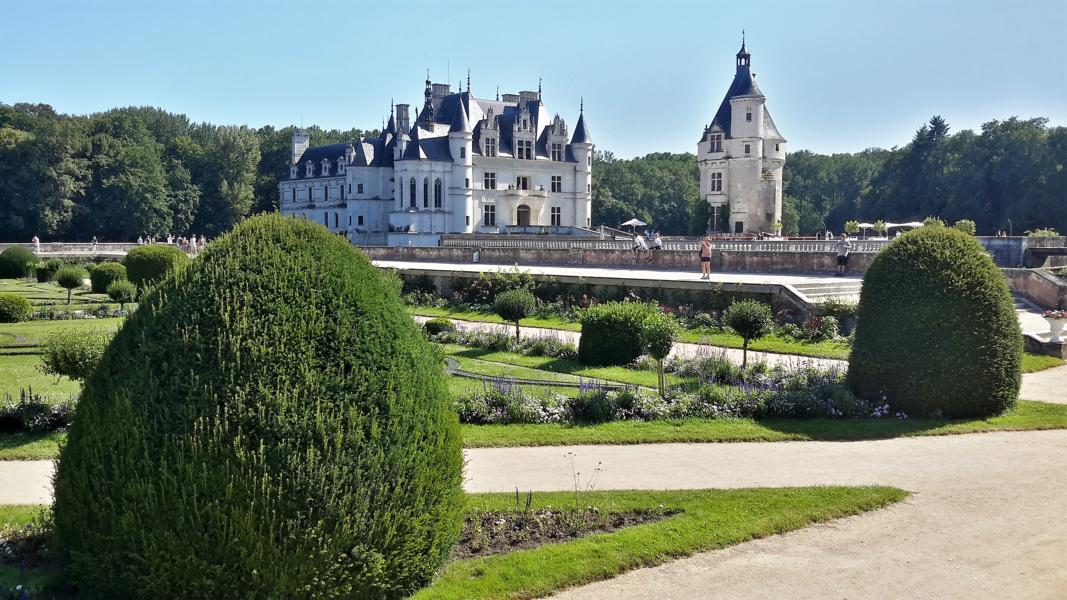 Blick vom Garten der Diana von Poitiers auf die Ostseite des Schlosses.