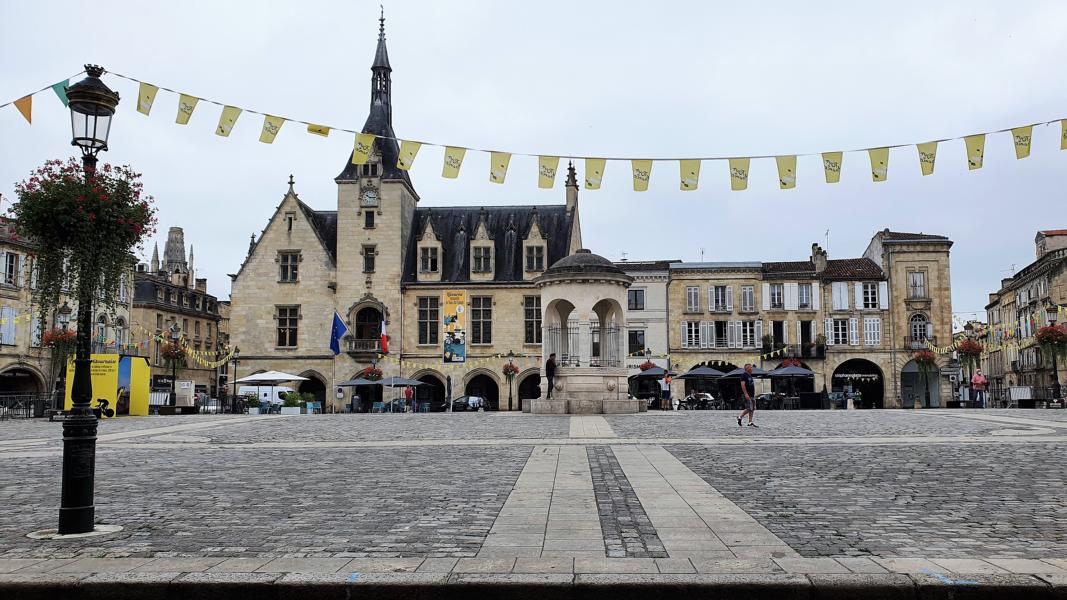 Arkadenplatz Abel Surchamp in Libourne