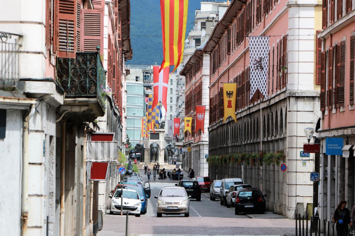 Blick auf den Elefantenbrunnen in Chambery