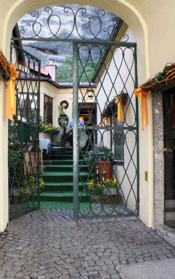 Gemütliche Gaststätten liegen oft in den Hinterhöfen der Altstadt.