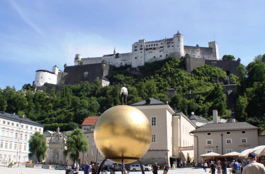 Ein goldener Blick auf die Salzburg.