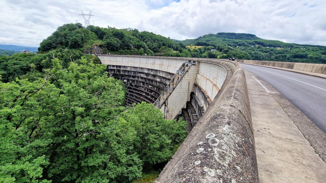 Staumauer für die Dordogne