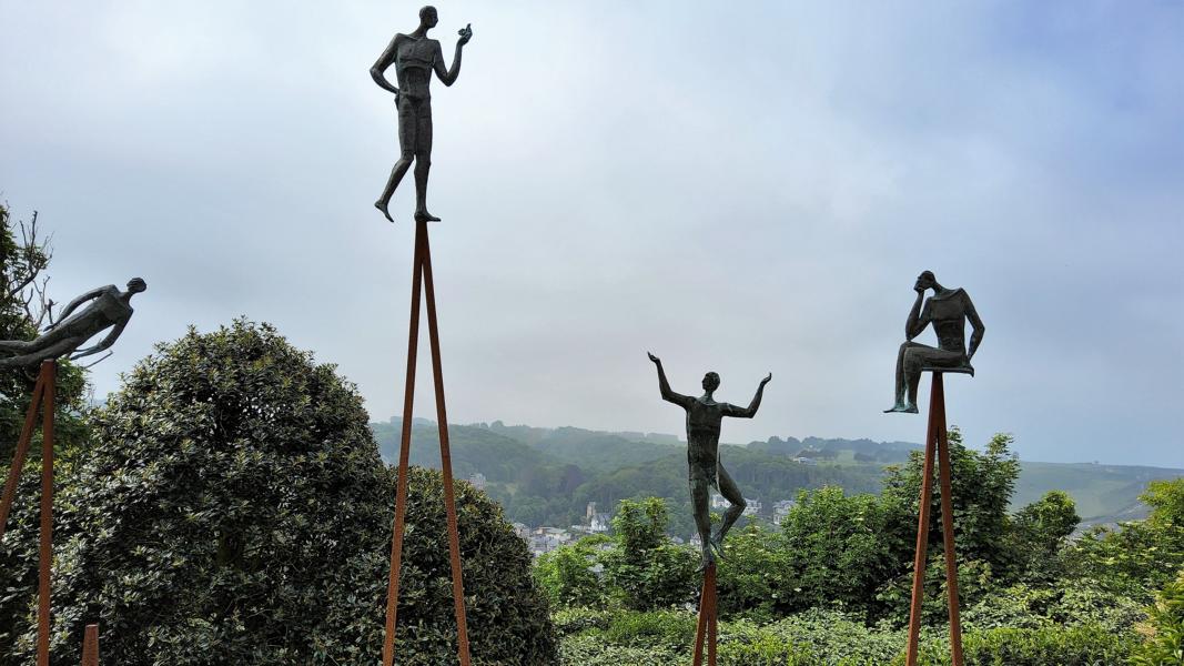 Kunstwerke im Jardin d Etretat