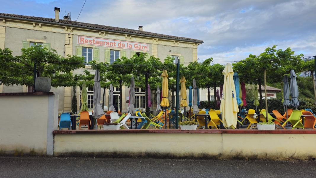 Ehemaliger Bahnhof, der zum Restaurant umgebaut wurde.