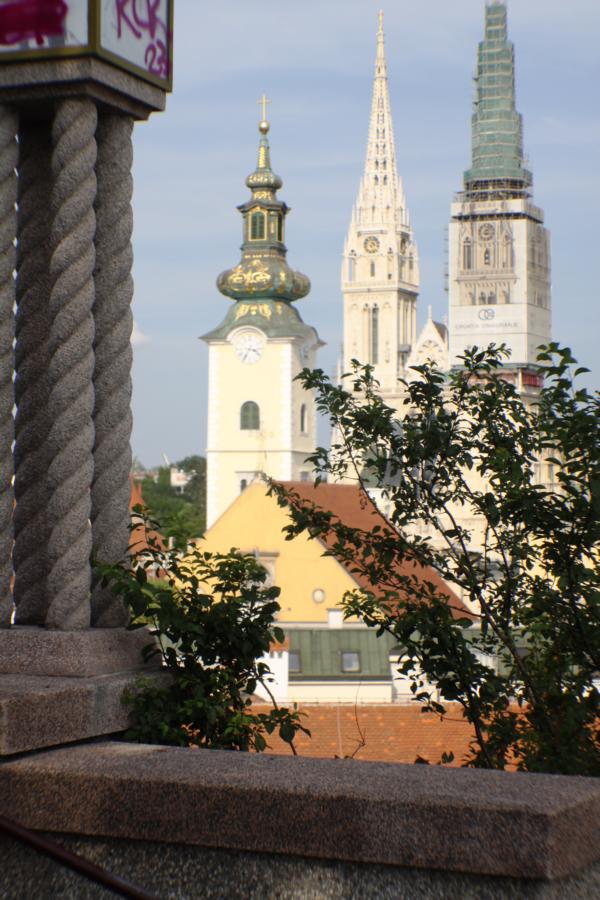 Blick von der Oberstadt auf die Kathedrale.