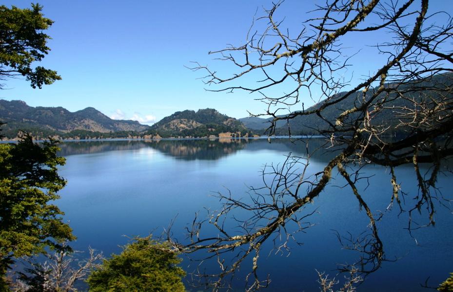 An diesem wunderschönen See befand sich ein Campingplatz, auf dem klare Anweisungen zum umweltbewussten Verhalten der Camper existierten.