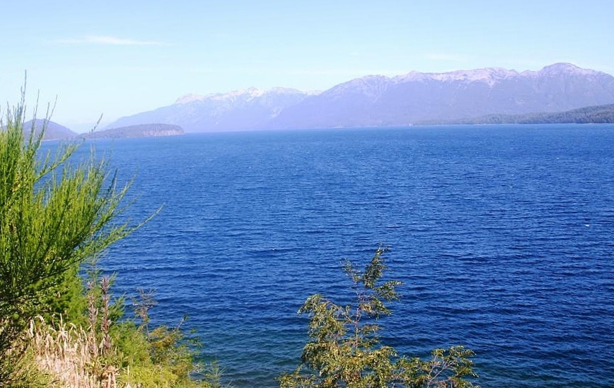 Wir fuhren am Llanquihue-See vorbei. Er ist mit 877 km² der zweitgrößte See Chiles.