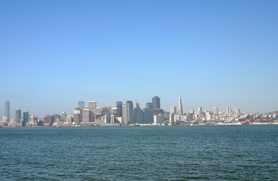 Von der Golden Gate aus hat man einen frontalen Blick auf das Zentrum San Franciscos.