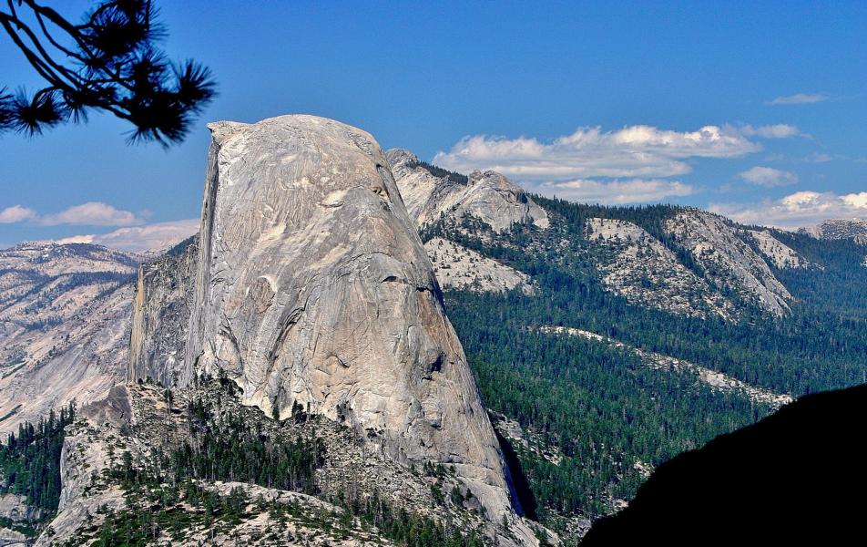 Wir näherten uns diesem riesigen Granit-Half Dome.