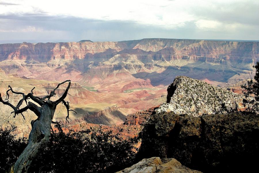 Der Grand Canyon ist eines der spektakulärsten Erosionsbeispiele auf der ganzen Welt und bieten unübertreffbare Aussichten von seinen Rändern.