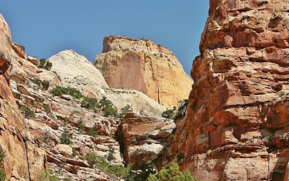 Blick auf den Golden Throne im Capitol Reef-Nationalpark.