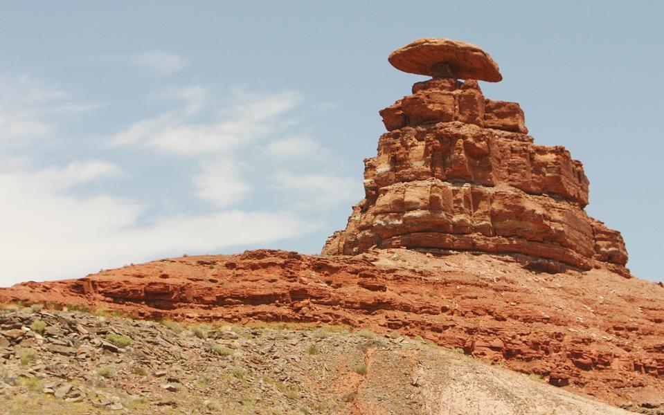 Östlich des Ortes Mexican Hat befindet sich eine Felsformation, die wie ein mexikanischer Sombrero aussieht und damit dem Ort den Namen gab.