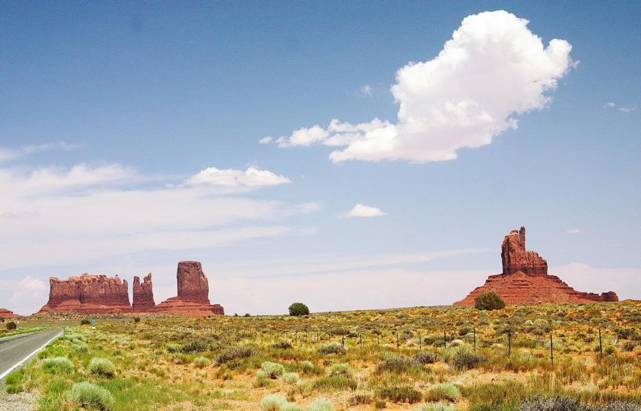 Wir nähern uns dem Monument Valley auf dem Highway 163.