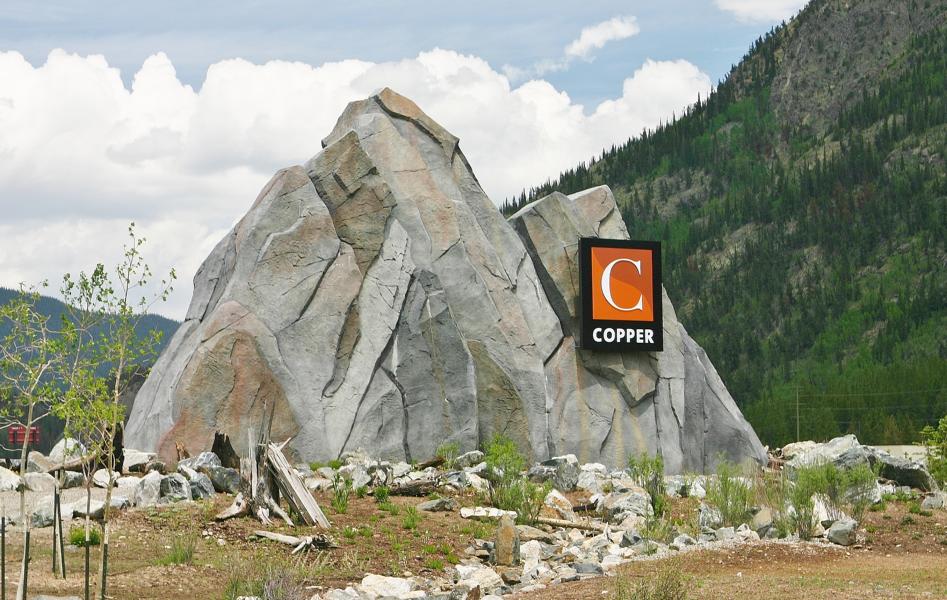 Cooper Mountain hat am Eingang der Stadt dieses Denkmal errichtet.