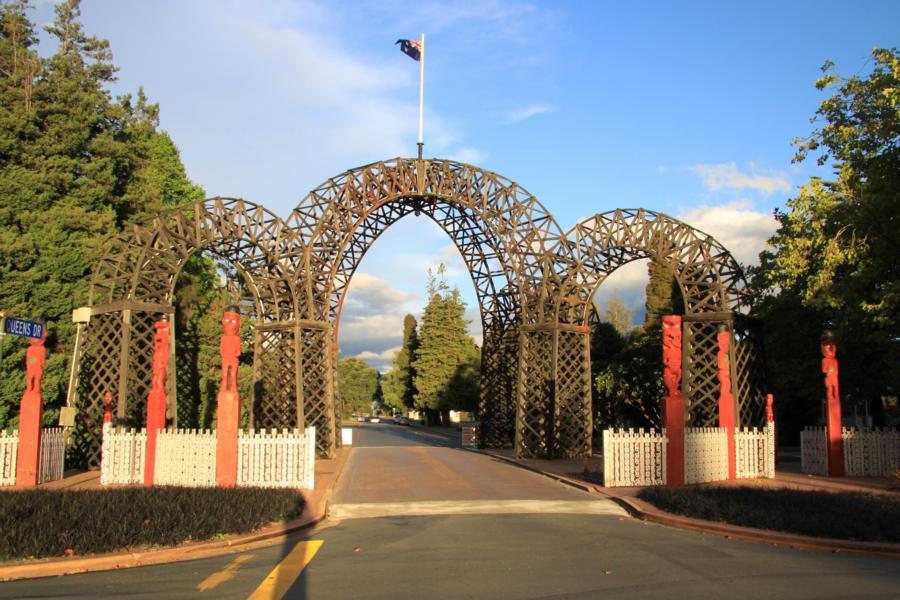 Eingang zu einer Parkanlage in  Rotorua.