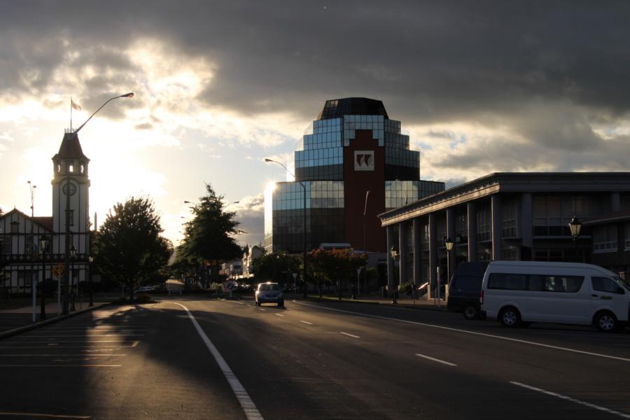 Im Stadtzentrum von Rotorua in den Abendstunden.