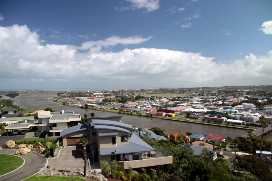 Blick auf den Wanganui-River und die Stadt.