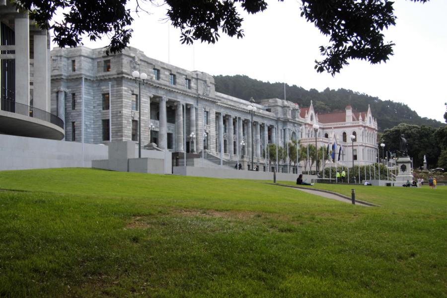 Nebenan befindet sich das prachtvolle neugotische Parliamentary Library.