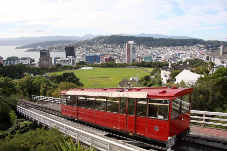 Endstation des Cable Cars ist der 122 m hohe Aussichtspunkt Kelburn Heights, wo sich ein spektakuläres Hafen-Panorama bietet. 