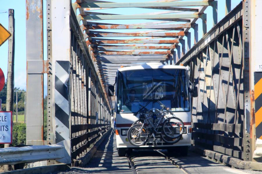 Brücke über den Whataroa River.