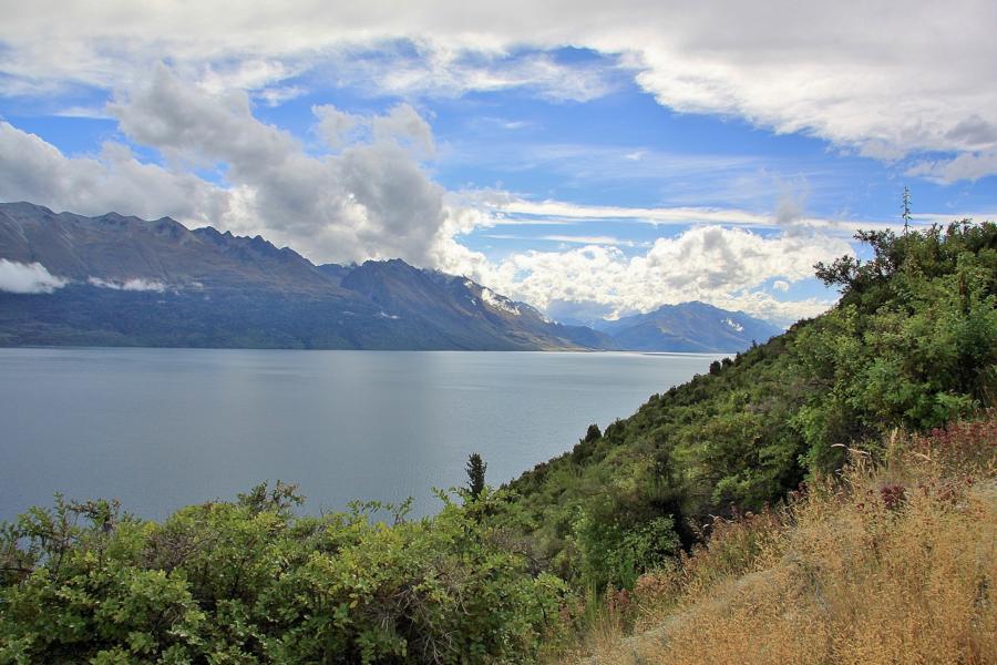 Blick auf den Gletschersee Lake Wakatipu,