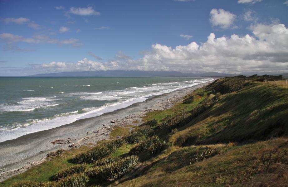 Strandabschnitt bei Orepuki, nahe der Straße 96. 