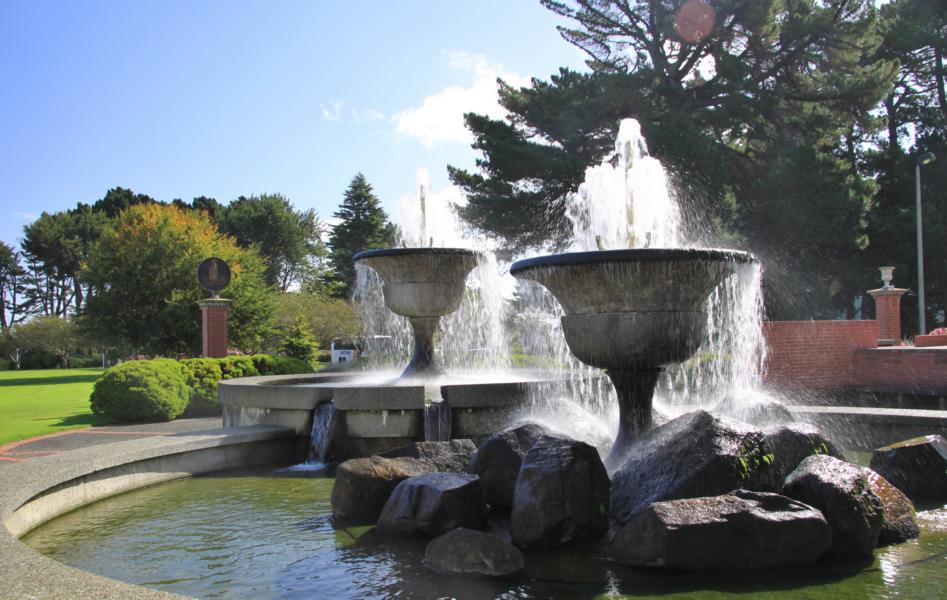 Wasserspiele am Eingang zum Stadtpark von Invercargill.