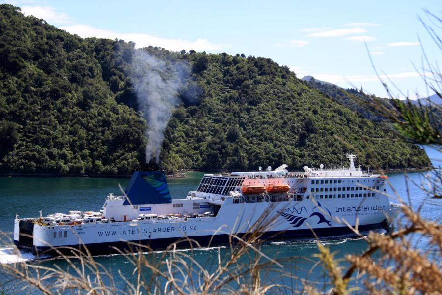 Mit dieser Faähre fuhren wir nach Wellington.