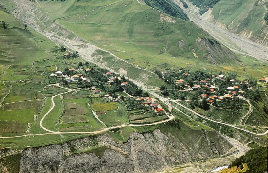 Die Straße führt nun bis Tbilisi bergab.