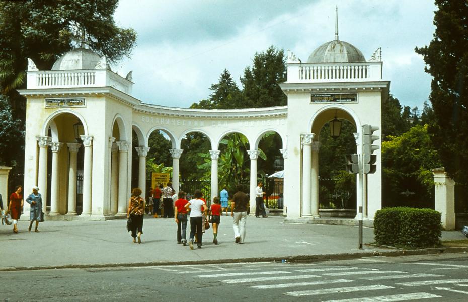 Eingang zum Botanischen Garten von Suchumi.