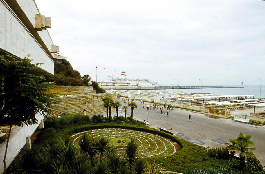 Blick auf die Promenade in Sotschi.