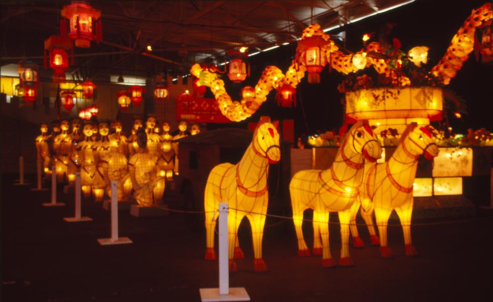 Chinesen boten während unseres Aufenthaltes eine Ausstellung, die wir besuchten.