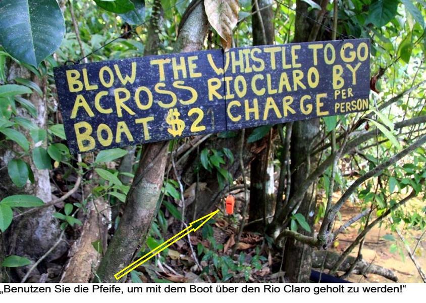 Der Bootsführer lässt sich durch die an einem Baum bereithängende Pfeife an dem gegenüberliegenden Ufer auffordern, seinen Kahn in Bewegung zu setzen.