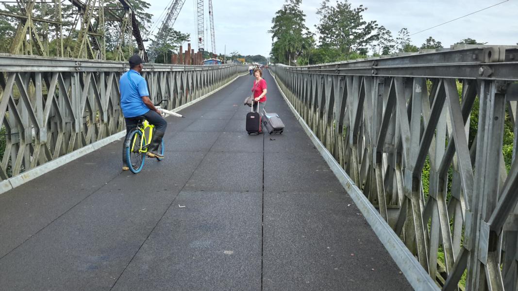 Brücke über den Grenzfluss Rio Saxiola